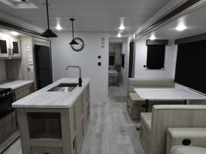 Della Terra 272RL Photo
