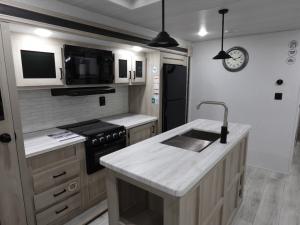 Della Terra 272RL Photo