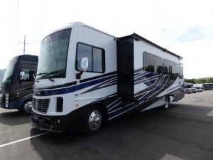 Vacationer 35K Photo