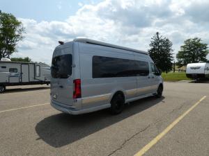 Strada-ion Tour AWD Photo
