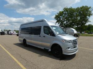 Strada-ion Tour AWD Photo