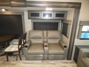 Reflection 337RLS Photo