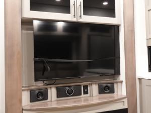 Valor 40V13 Photo