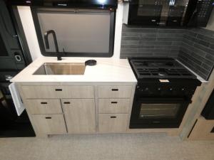 Lineage Series F 31ZW Photo
