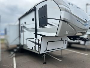 Cougar Half-Ton 27SGS Photo