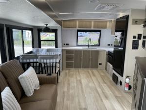 Salem Hemisphere 270FKS Photo