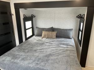 Salem Hemisphere 270FKS Photo