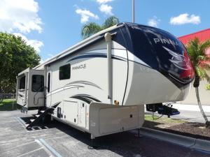 Pinnacle 36FBTS Photo