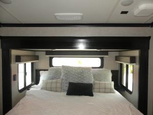 Pinnacle 36FBTS Photo
