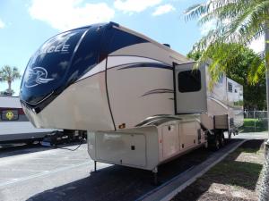 Pinnacle 36FBTS Photo
