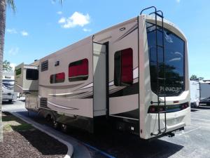 Pinnacle 36FBTS Photo