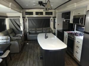 Pinnacle 36FBTS Photo