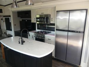 Pinnacle 36FBTS Photo
