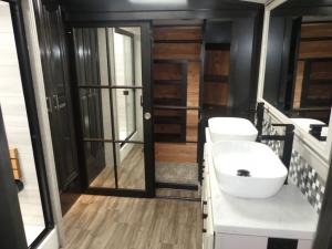 Pinnacle 36FBTS Photo