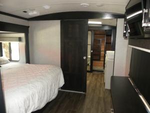 Pinnacle 36FBTS Photo