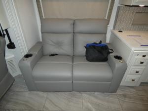 Armada 44LE Photo