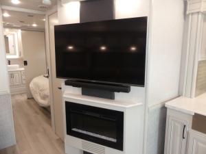 Frontier 36SS Photo