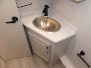 Frontier 36SS Photo