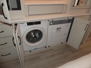 Frontier 36SS Photo