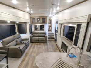 Cougar Half-Ton 29RKS Photo