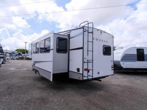 Cougar Half-Ton 29RKS Photo