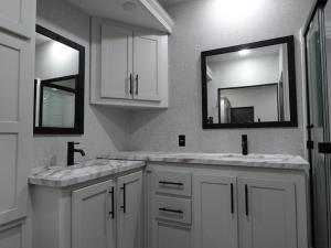 Hampton 372FDB Photo