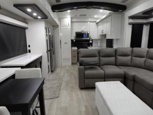 Pinnacle 38FBRK Photo