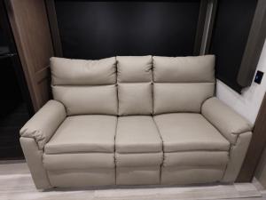 Cougar Half-Ton 25MLE Photo