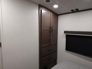 Cougar Half-Ton 25MLE Photo