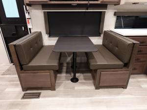 Cougar Half-Ton 25MLE Photo