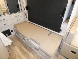 Gemini AWD 23TW Photo