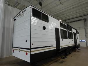 Wildwood Lodge 42ICE Photo