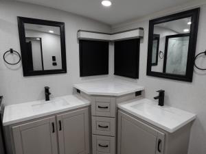 North Point 382FLRB Photo