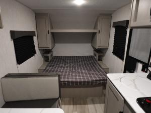 Clipper Cadet 17CFQ Photo