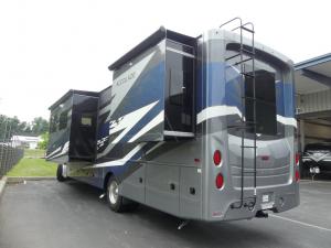 Accolade 37L Photo