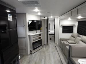 Apex Ultra-Lite 243FKS Photo