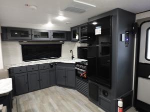 Apex Ultra-Lite 243FKS Photo