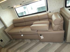 Adventurer 35F Photo