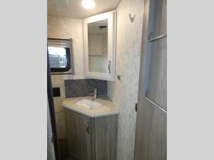 Adventurer 35F Photo