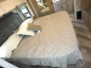 Adventurer 35F Photo