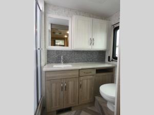 Adventurer 35F Photo