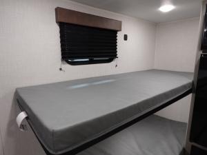 Hideout Mini 130BH Photo