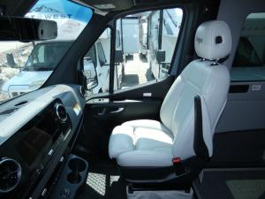 Strada-ion Tour AWD Photo