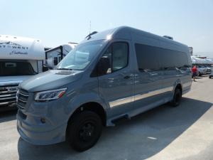 Strada-ion Tour AWD Photo