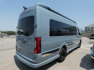 Strada-ion Tour AWD Photo