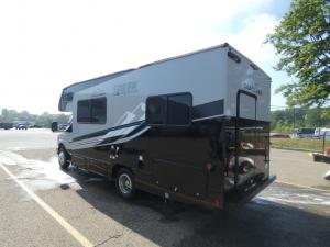 Cross Trail XL 22XG Ford E-350 Photo
