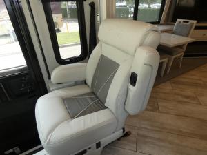 Discovery LXE 44S Photo