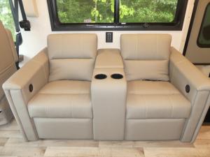 Palazzo GT 37.4 Photo