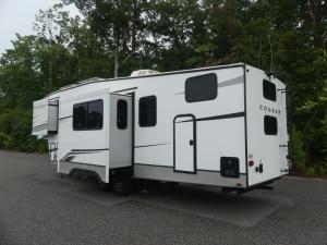 Cougar Half-Ton 29BHL Photo