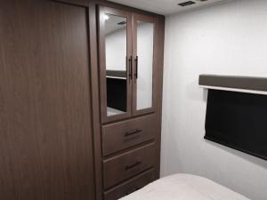 Cougar Half-Ton 26RES Photo